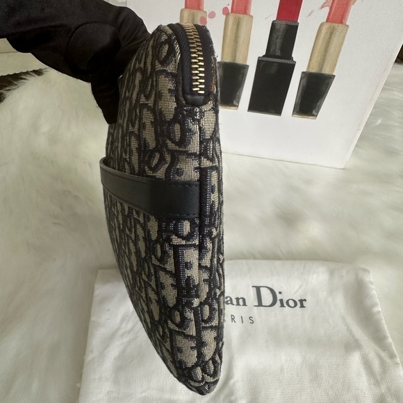 SOLD 🔥Stunning Clutch - Picture 8 of 17